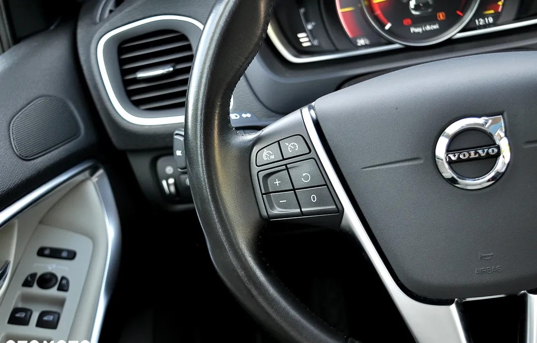 Volvo V40 cena 56900 przebieg: 189000, rok produkcji 2018 z Płock małe 704